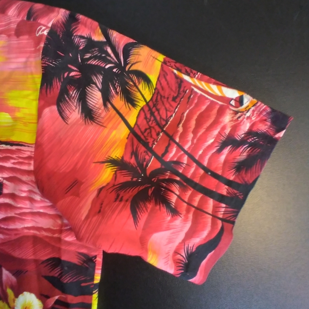 Royal Creations Made In Hawaii Tropical Red Button Down Mens  Hawaiian Shirt S - Picture 4 of 8